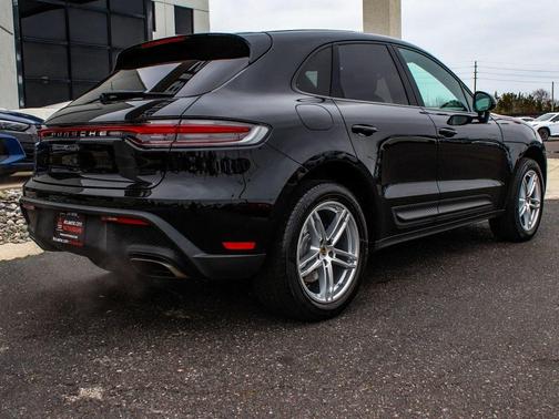 2023 Porsche Macan Base