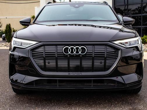 2022 Audi e-tron Premium