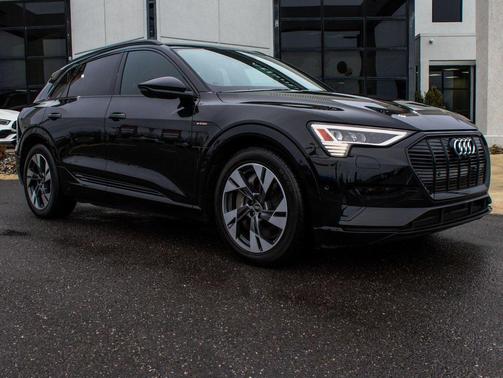 2022 Audi e-tron Premium