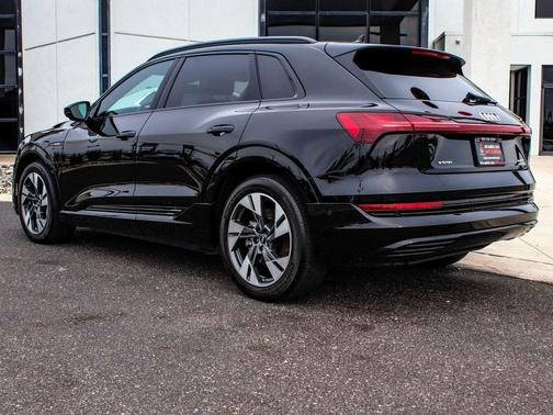 2022 Audi e-tron Premium