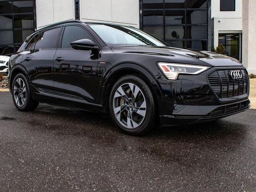 2022 Audi e-tron Premium