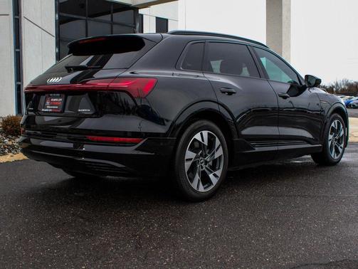 2022 Audi e-tron Premium