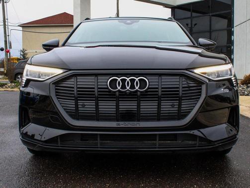 2022 Audi e-tron Premium