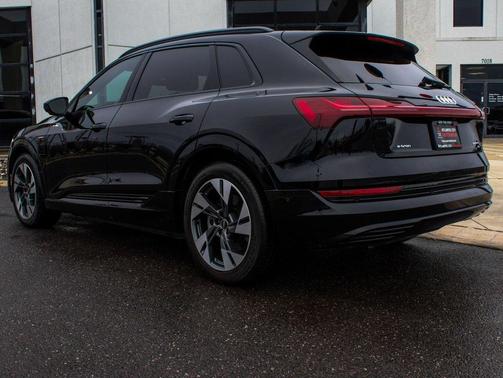 2022 Audi e-tron Premium