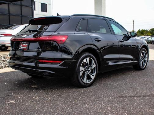2022 Audi e-tron Premium