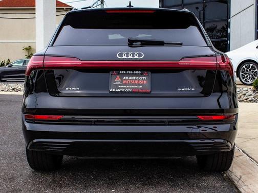 2022 Audi e-tron Premium