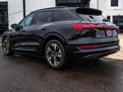 2022 Audi e-tron Premium