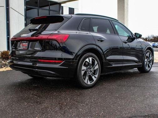 2022 Audi e-tron Premium