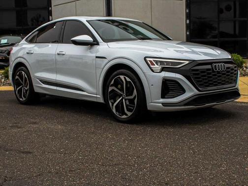 2024 Audi Q8 e-tron Premium Plus