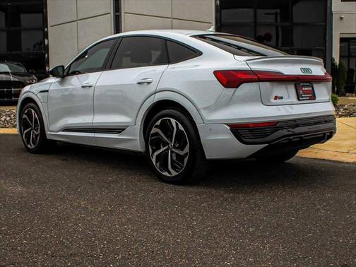 2024 Audi Q8 e-tron Premium Plus