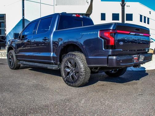 2022 Ford F-150 Lightning LARIAT