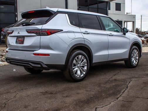 2026 Mitsubishi Outlander ES 1.5T S-AWC