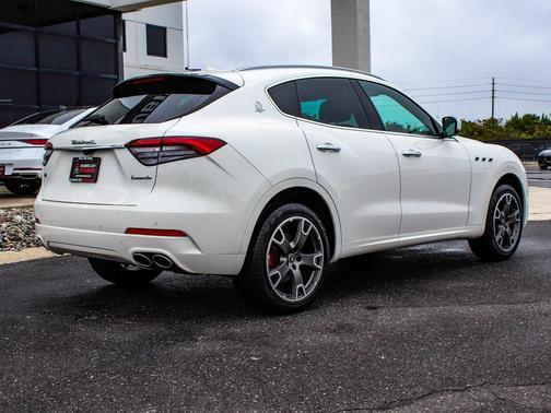 2021 Maserati Levante Base