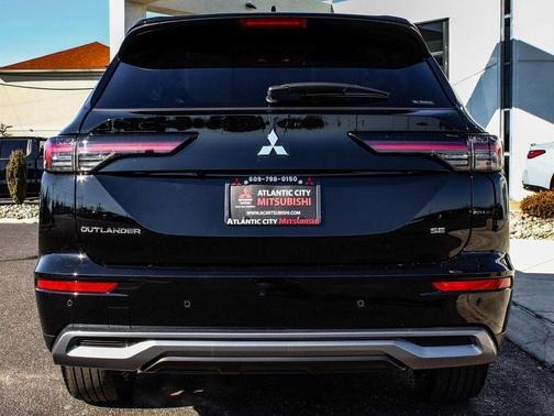 Labrador Black Pearl 2026 Mitsubishi Outlander SE 1.5T S-AWC