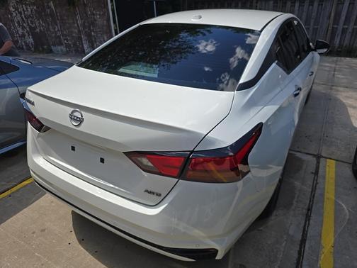 Glacier White 2025 Nissan Altima 2.5 SV