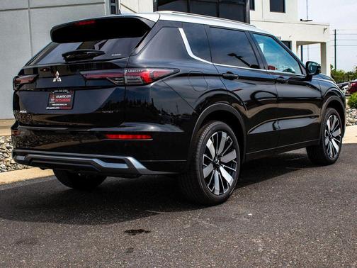 Black Diamond With Alloy Silver Roof 2025 Mitsubishi Outlander Platinum Edition S-AWC