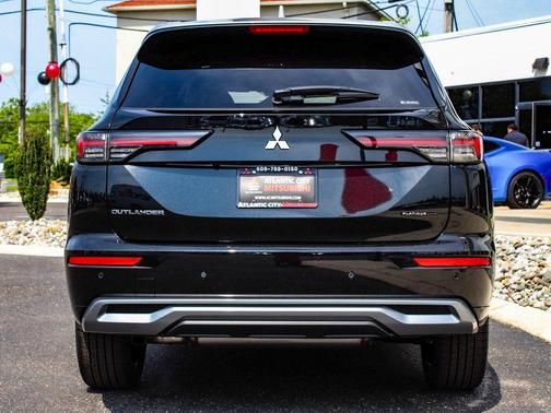 Black Diamond With Alloy Silver Roof 2025 Mitsubishi Outlander Platinum Edition S-AWC