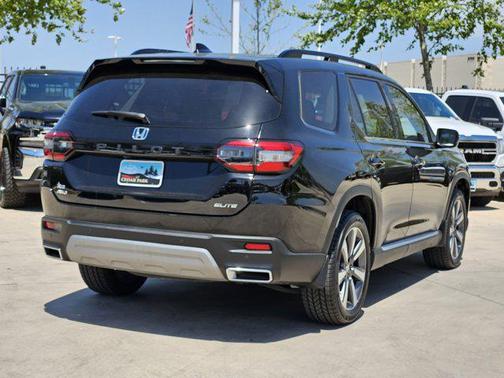 2023 Honda Pilot AWD Elite