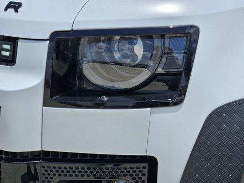 2022 Land Rover Defender 110 V8