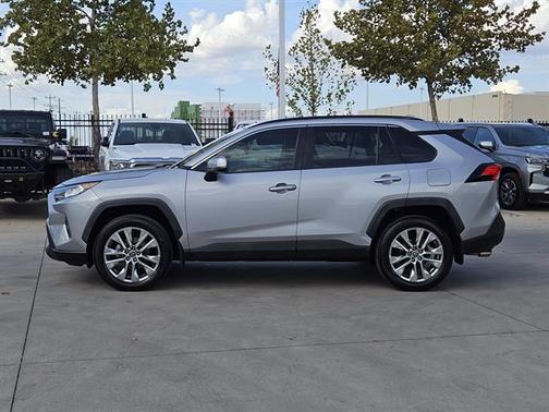 2020 Toyota RAV4 XLE Premium