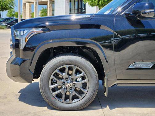 2025 Toyota Tundra Hybrid Platinum