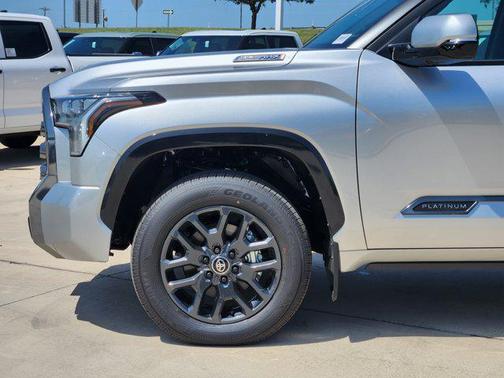 2025 Toyota Tundra Hybrid Platinum