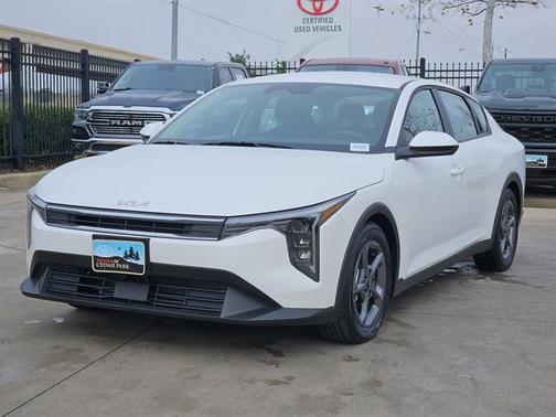 2025 Kia K4 LXS