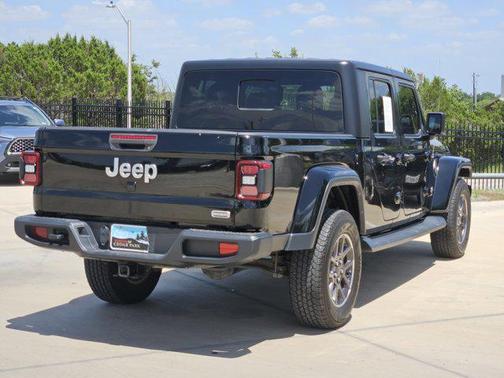 2022 Jeep Gladiator Overland