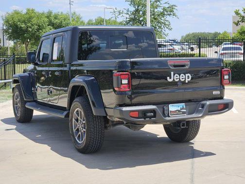 2022 Jeep Gladiator Overland