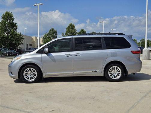 2017 Toyota Sienna XLE