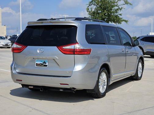2017 Toyota Sienna XLE
