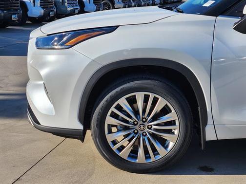 2026 Toyota Highlander Platinum