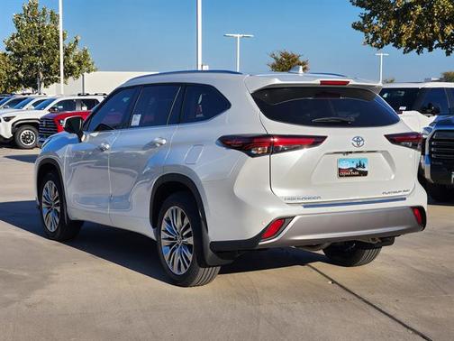 2026 Toyota Highlander Platinum