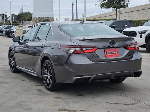 2022 Toyota Camry SE