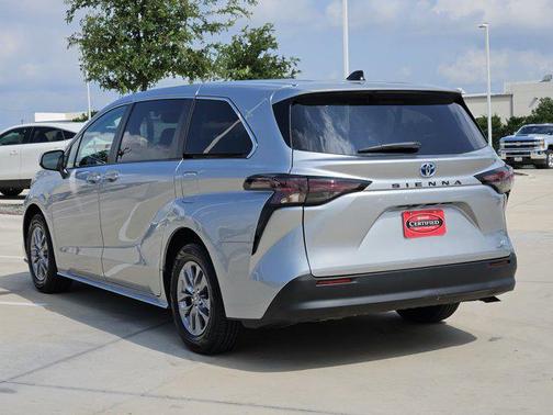 2024 Toyota Sienna LE