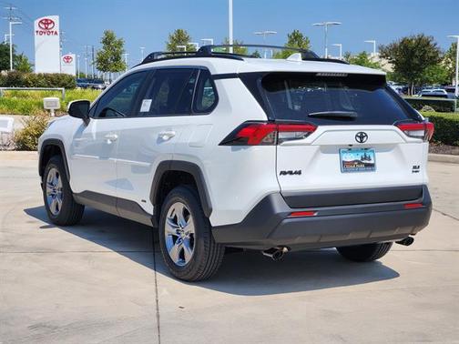 2025 Toyota RAV4 Hybrid XLE