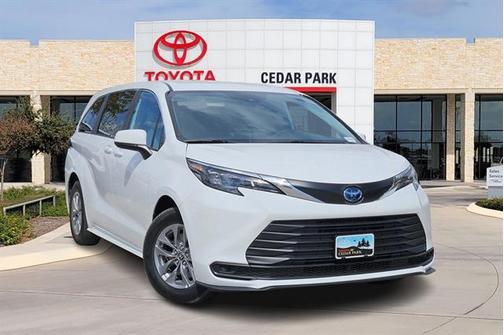2025 Toyota Sienna LE