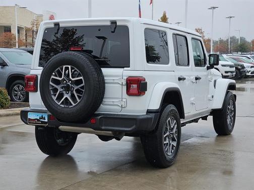 2025 Jeep Wrangler 4-Door Sahara 4x4