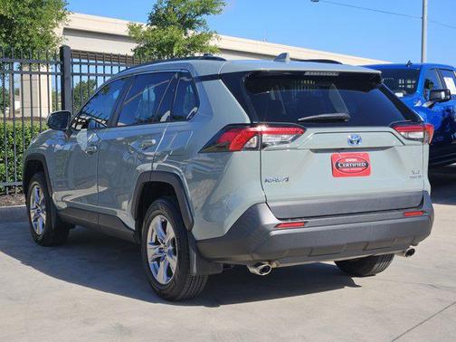 2022 Toyota RAV4 Hybrid XLE