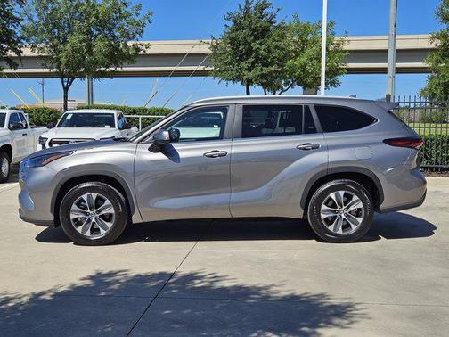 2025 Toyota Highlander XLE