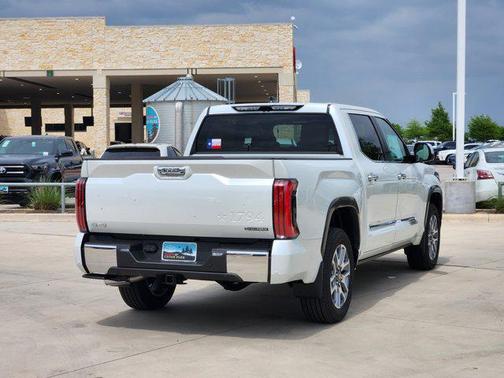 2025 Toyota Tundra Hybrid 1794 Edition