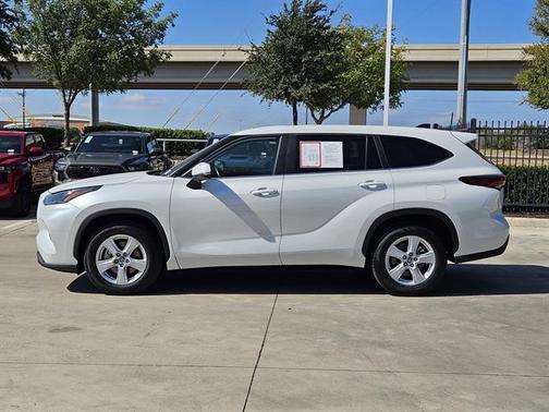 2024 Toyota Highlander LE