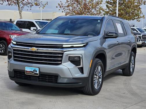 2024 Chevrolet Traverse LT