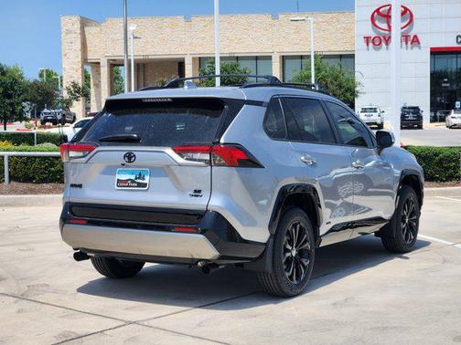 2025 Toyota RAV4 Hybrid SE