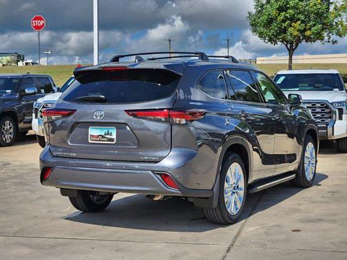 2025 Toyota Highlander Limited