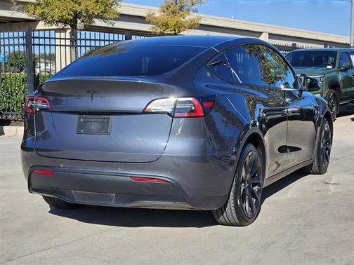 2022 Tesla Model Y Long Range Dual Motor All-Wheel Drive