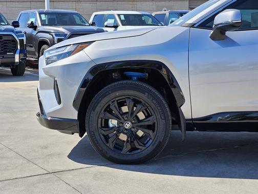 2025 Toyota RAV4 Hybrid SE