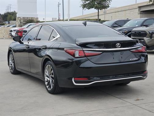 2025 Lexus ES 300h Ultra Luxury