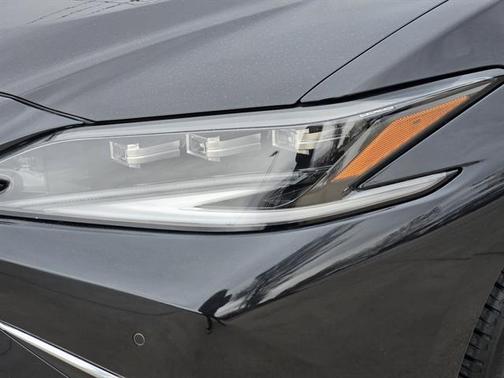 2025 Lexus ES 300h Ultra Luxury