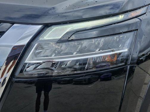 2023 Nissan Pathfinder SL FWD